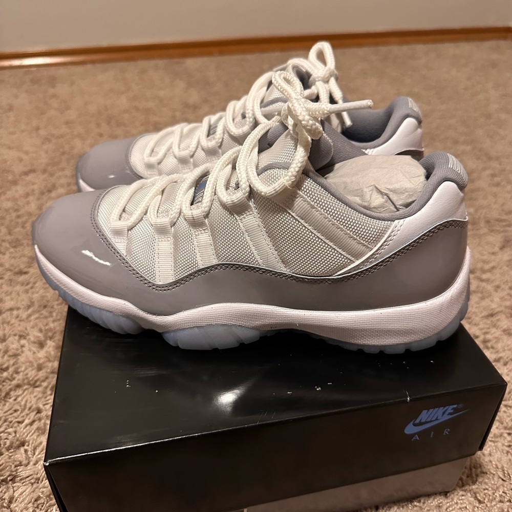 Jordan 11 low cement grey